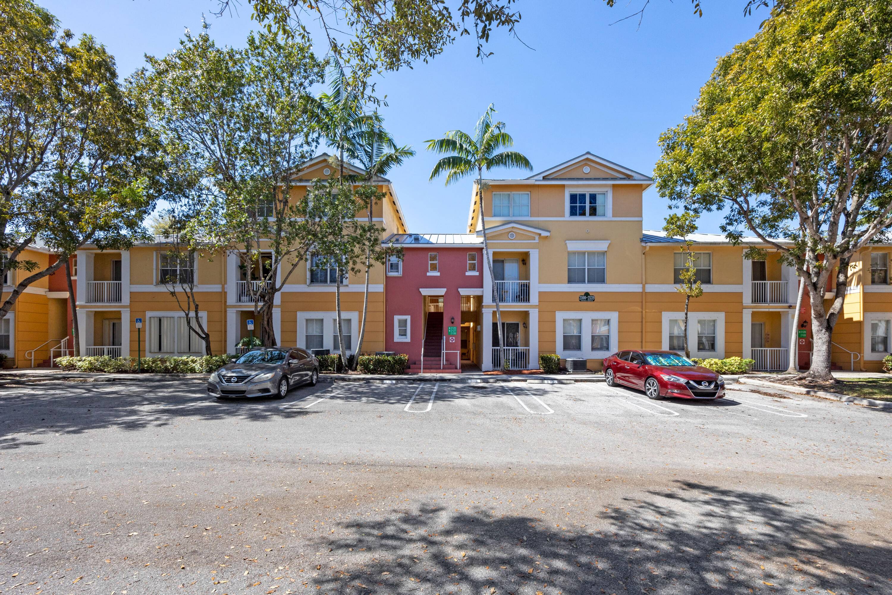 Meticulously maintained private courtyard condo in Shoma !