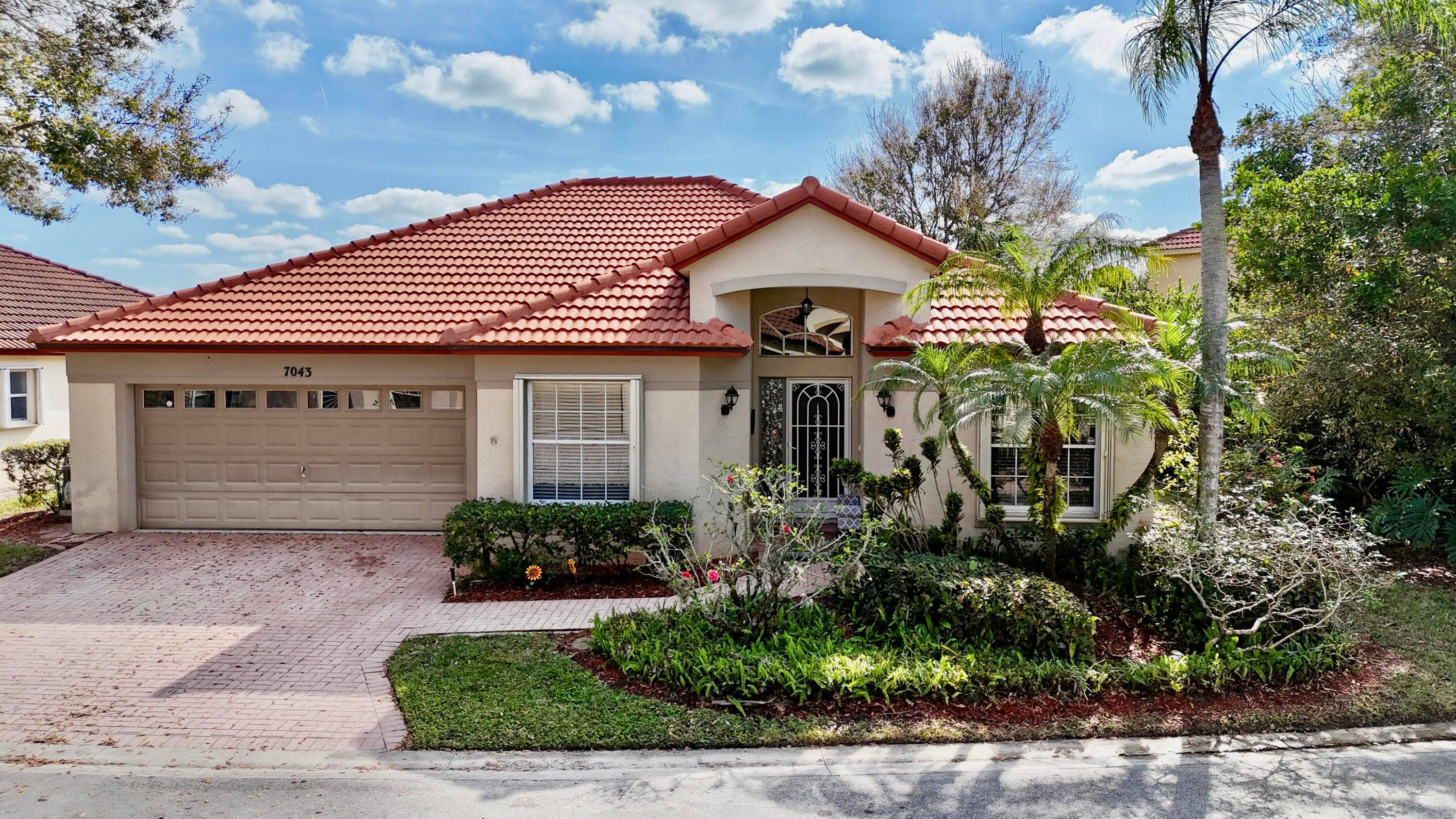 Envision a breathtaking 3 bedroom, 2 bathroom home in Palm Beach Gardens, meticulously crafted to invoke serenity and possibility.
