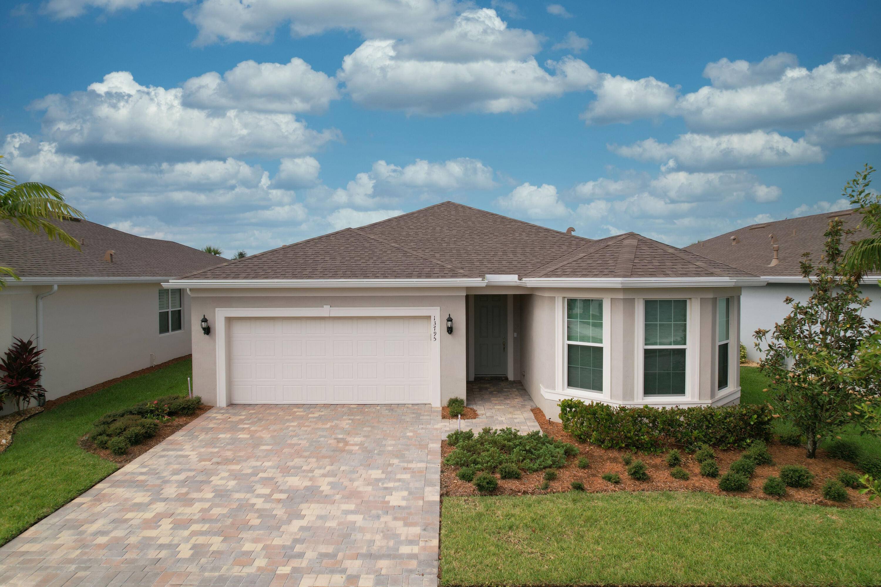 Gorgeous Palmary Model in Del Webb.