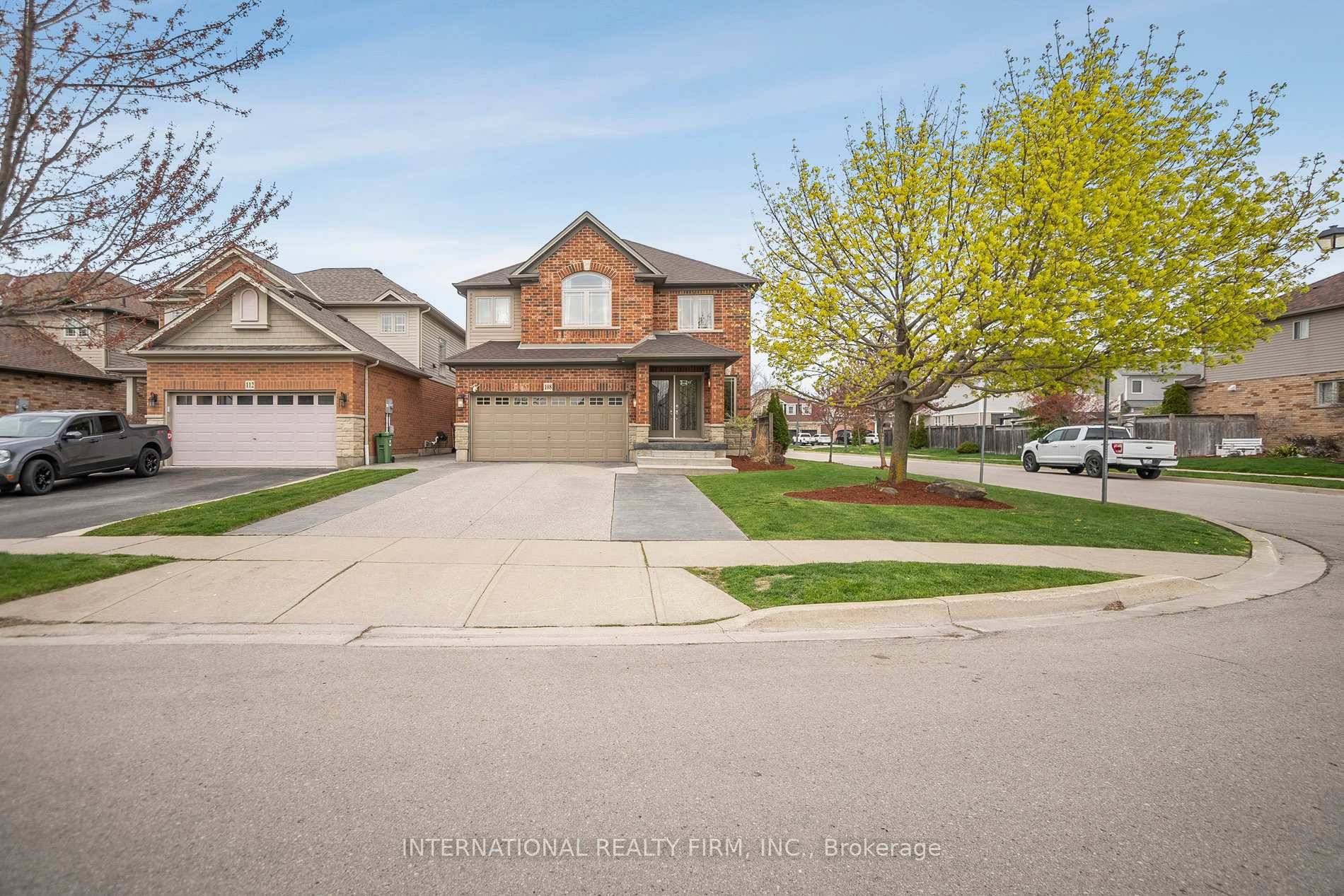 Welcome to 108 Great Oak Trail a beautifully maintained home that perfectly balances modern upgrades, comfort, and function.