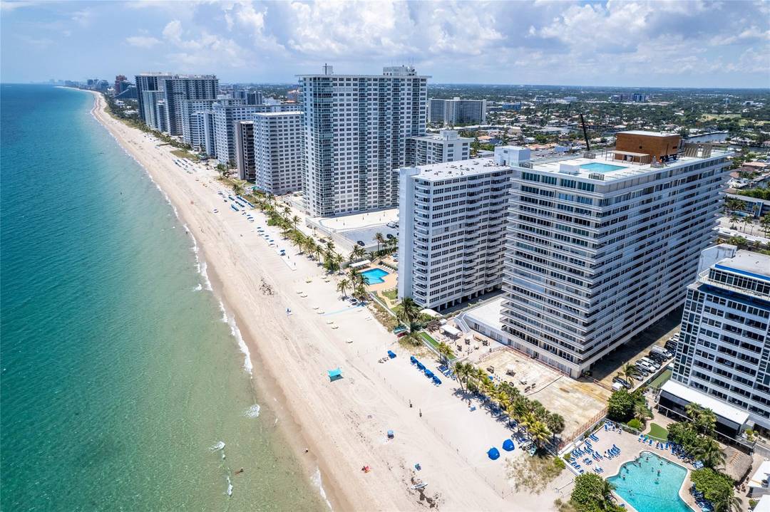 BEAUTIFULLY UPDATED PENTHOUSE, WITH 9FT CEILINGS, AMAZING OCEAN AND FOREVER CITY VIEWS, FULLY FURNISHED TURNKEY, THE OCEAN CLUB SITUATED DIRECTLY ON THE SAND, ON FAMOUS GALT OCEAN MILE, 24 HOUR ...