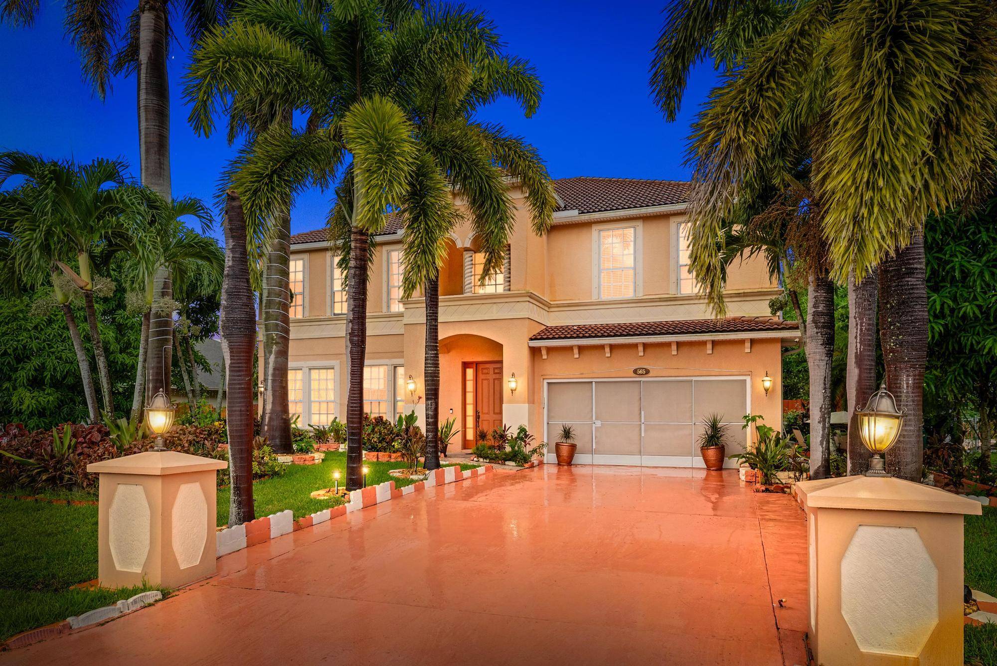EXCEPTIONAL 5 bedroom loft theater room pool home in the heart of Port St.