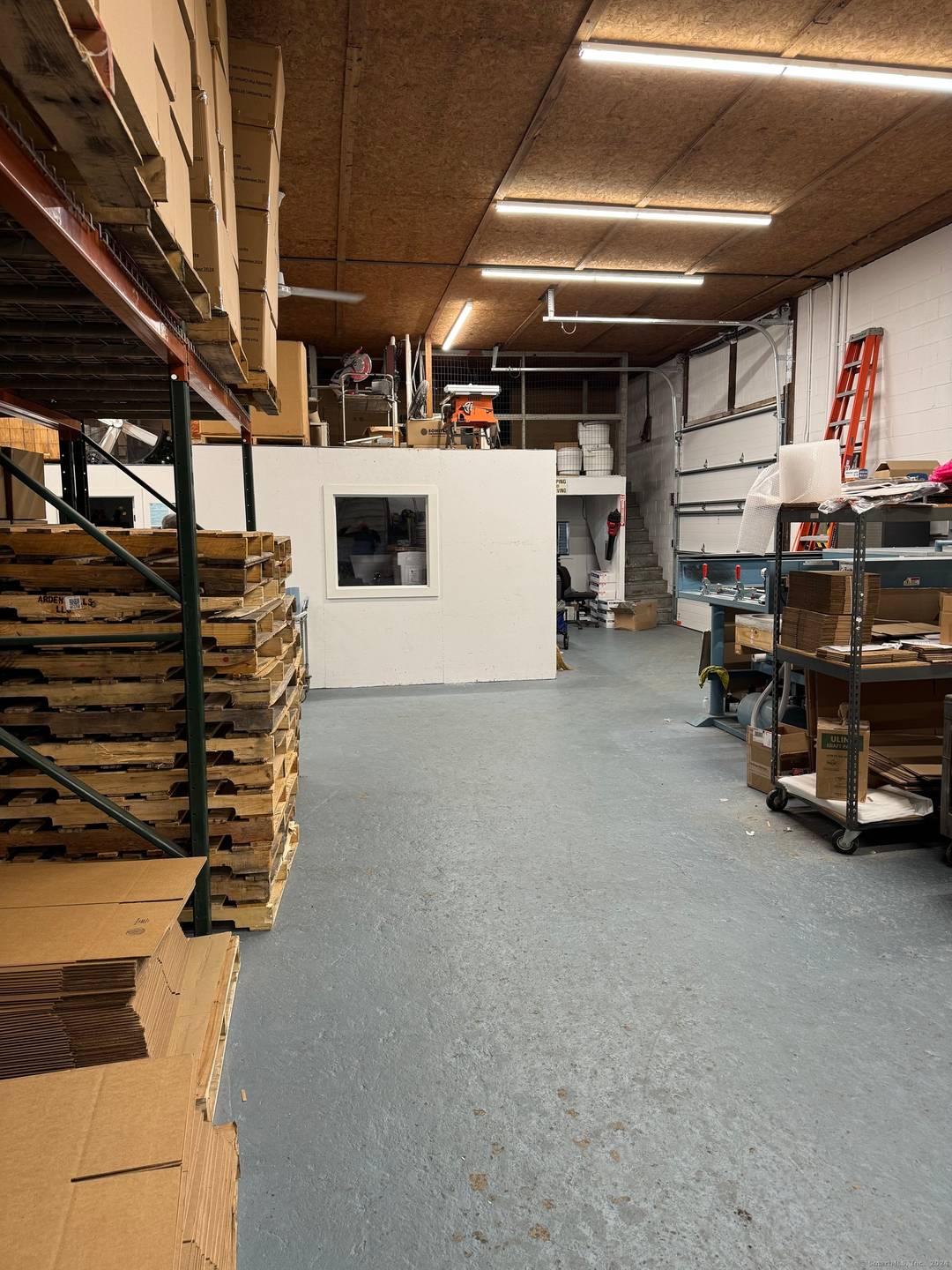 Free standing, single story 10, 520 SF industrial facility ; ideal for warehouse, distribution, storage.