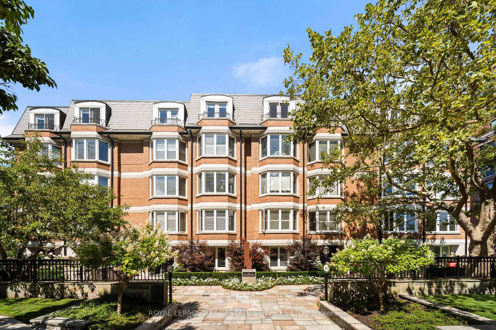 This rare full floor penthouse at The Riverstone offers 2, 959 sq.