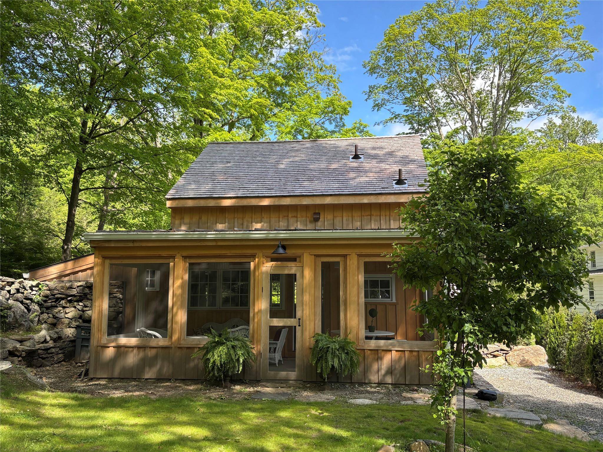 This charming rental cottage is situated in the desirable Yale Farms estate neighborhood of Armonk on two bucolic acres with stone walls, mature specimen trees and picturesque woodland views.
