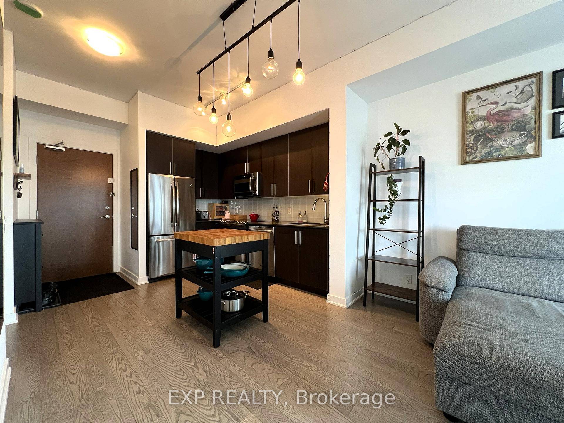 Bright, open concept condo in a great location with convenient hi way and transit access.