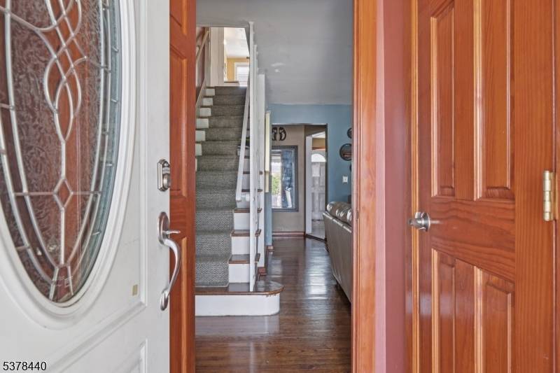 Discover this spacious Hillcrest gem, offering the perfect blend of comfort, style, and flexibility.