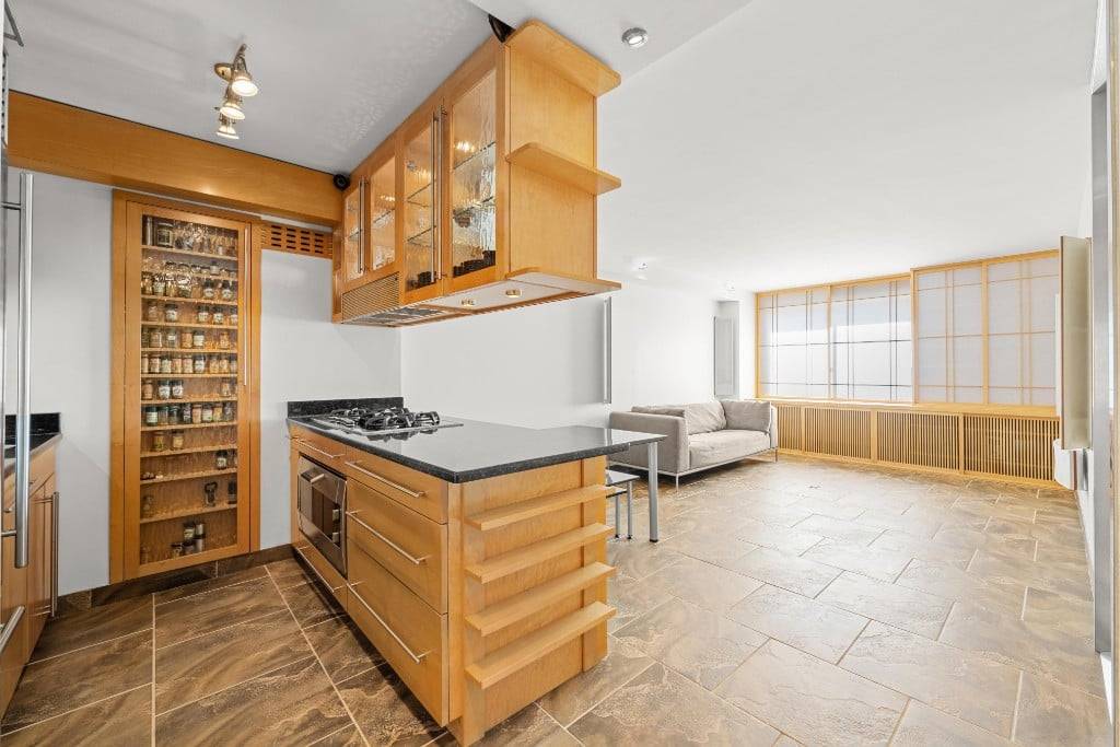 Bright Battery Park City condo with lovely river viewsDiscover the perfect blend of urban convenience and waterfront serenity in this beautifully situated 1 bedroom, 1 bath residence now available in ...