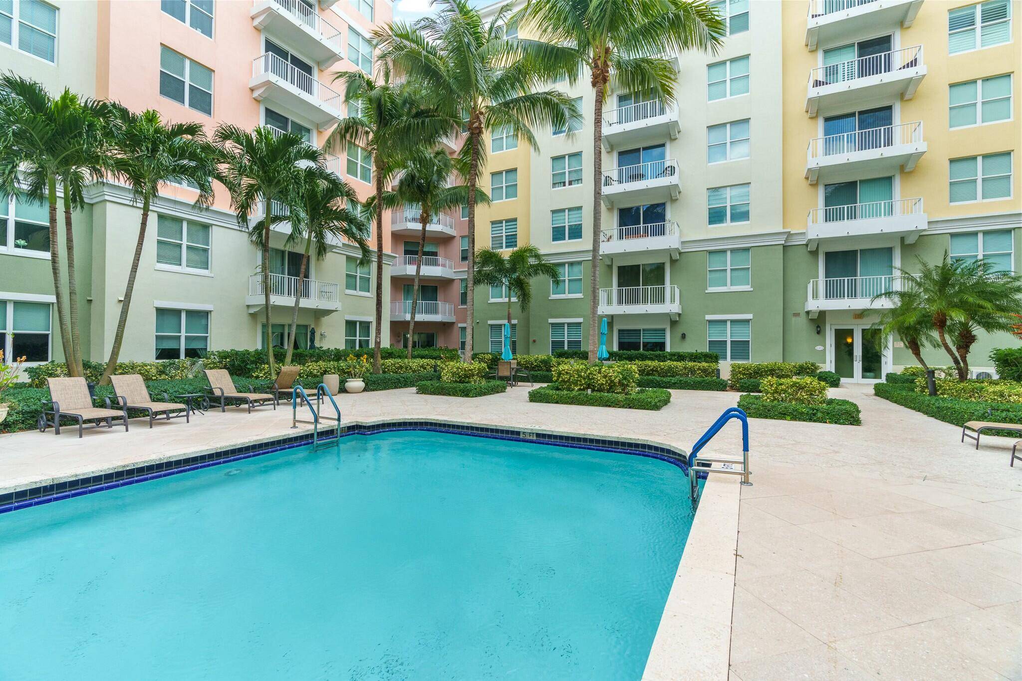 You'll love this luxurious, very well maintained charming condo with only layout of its kind.