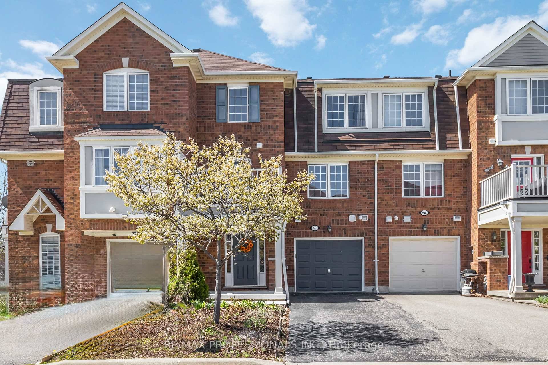 Bright amp ; Beautiful Energy Star Rated 2 Bedroom Townhome in the Heart of Milton.