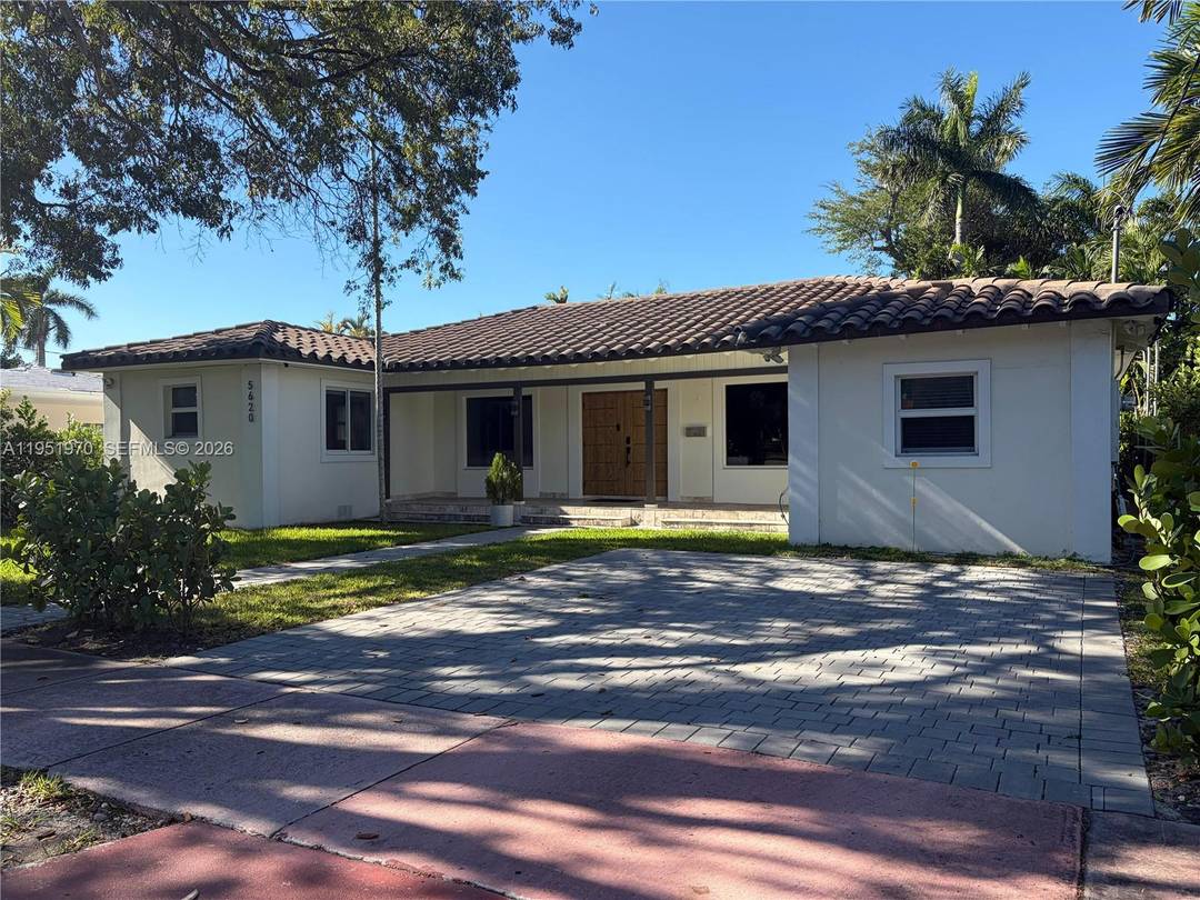 This beautiful property boasts a total of 2, 964 SqFt of charm on a 8, 212 SqFt lot, 4 bedrooms amp ; 4, 5 bathrooms, has been renovated with permits, ...