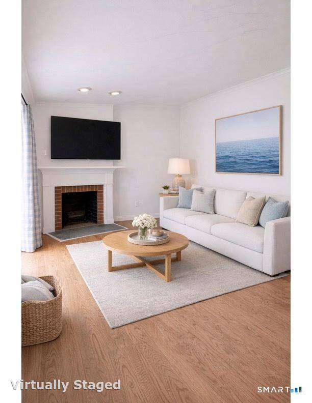 Bright, airy and freshly painted townhouse style condo that blends comfort and convenience in a sought after Darien location.