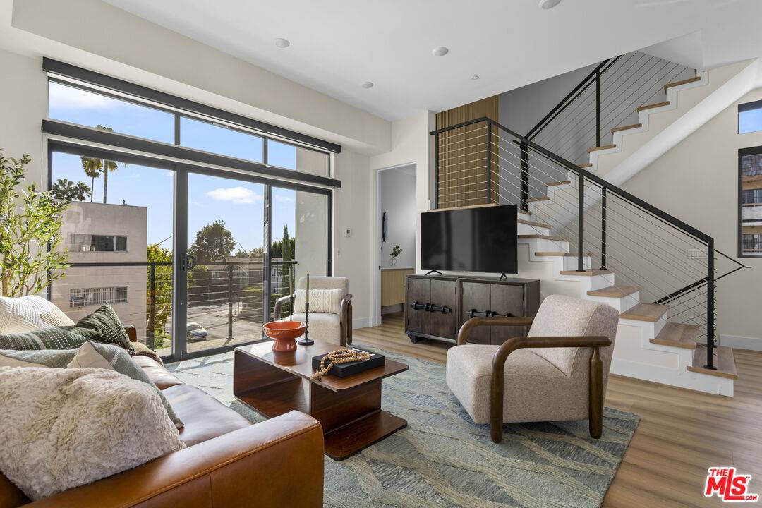 1318 1/2 N Vista St 3BR Hollywood Hills East La