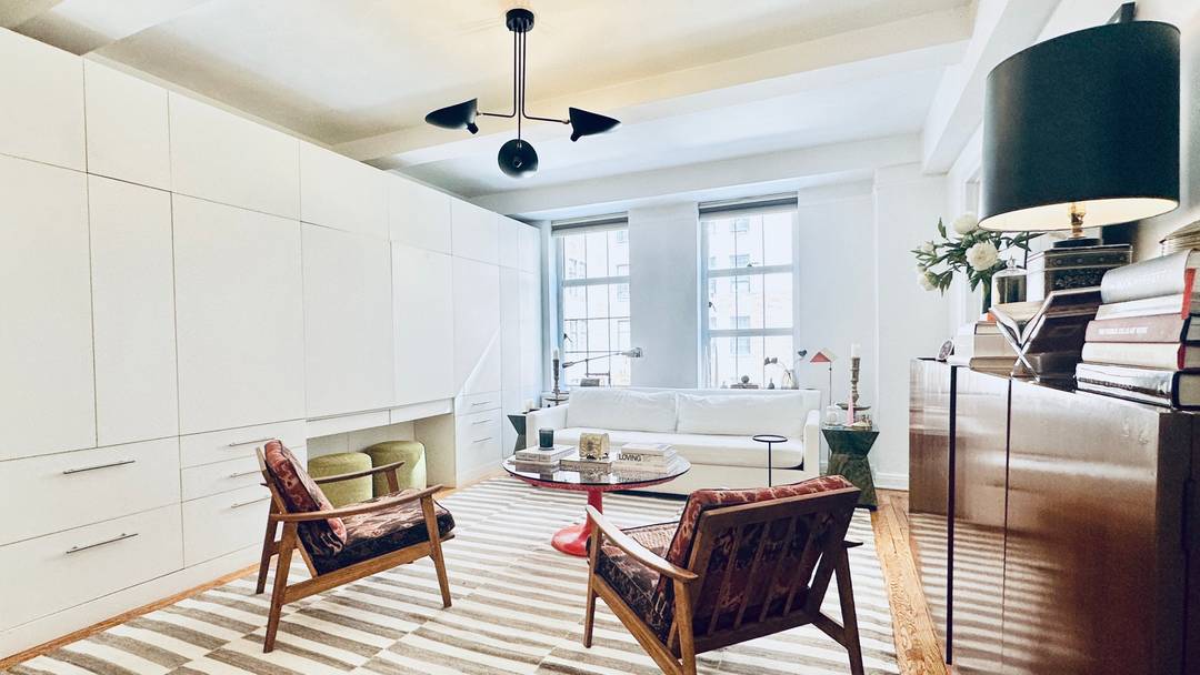 Located at 465 West 23rd Street in iconic London Terrace Towers, this oversized studio residence is truly turnkey.