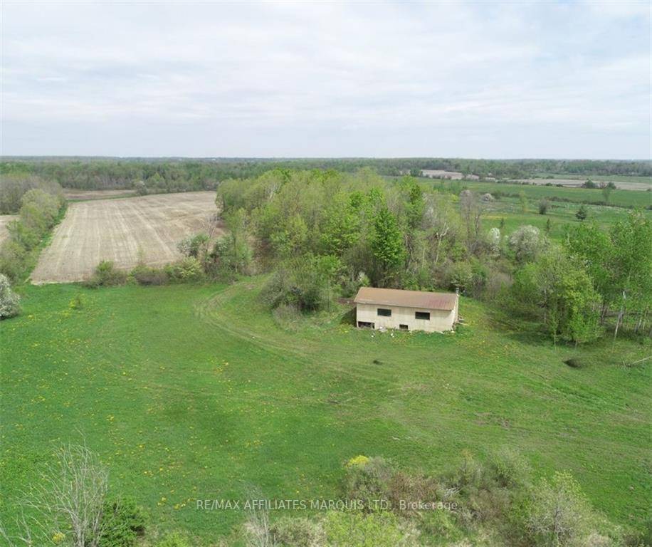 Situated on a low traffic road, this property ensures tranquility while being only a short drive away from Alexandria.