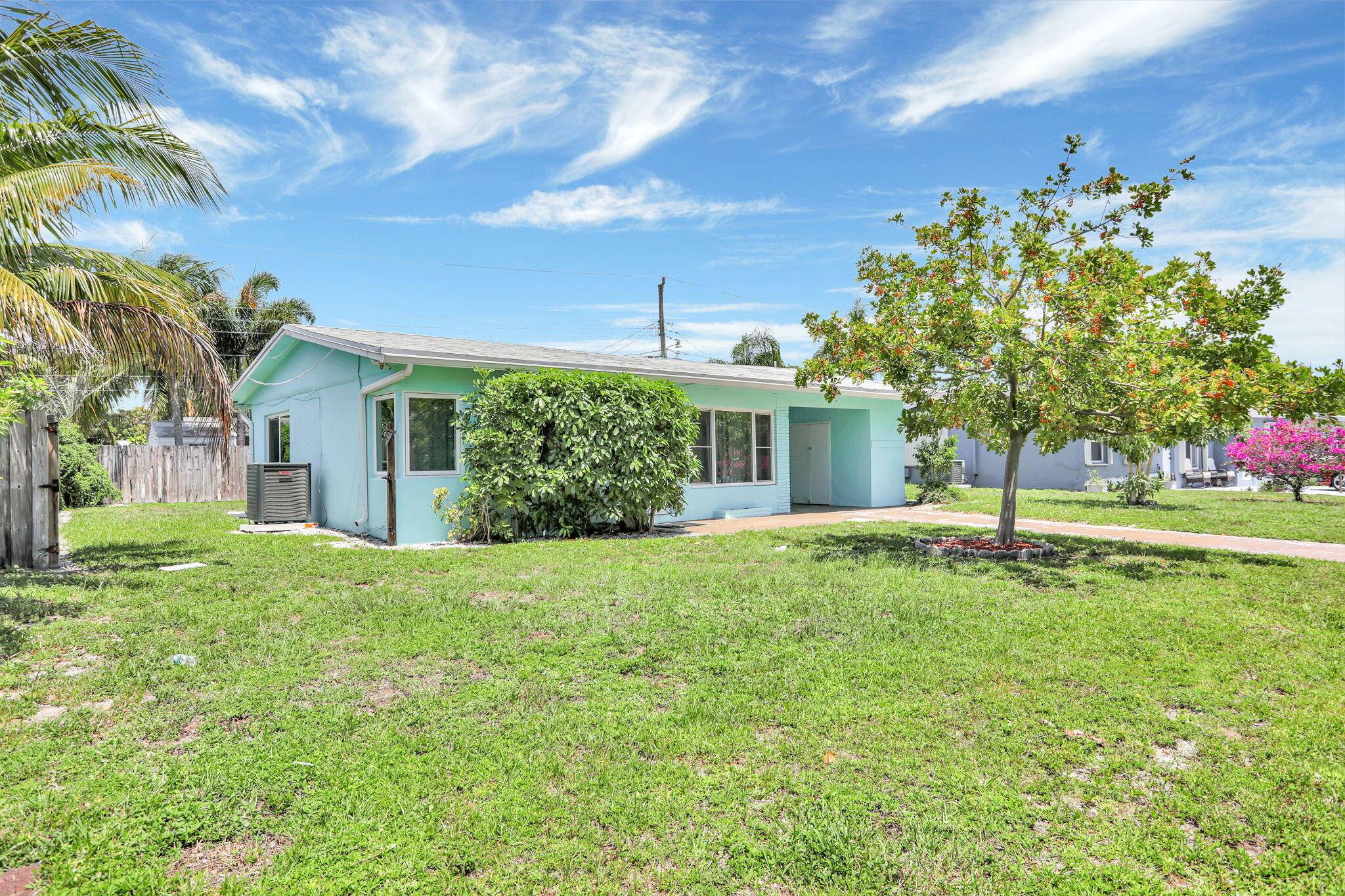 IMPACT NEW ROOF 2019 NEW A C Prime location within Cresthaven.