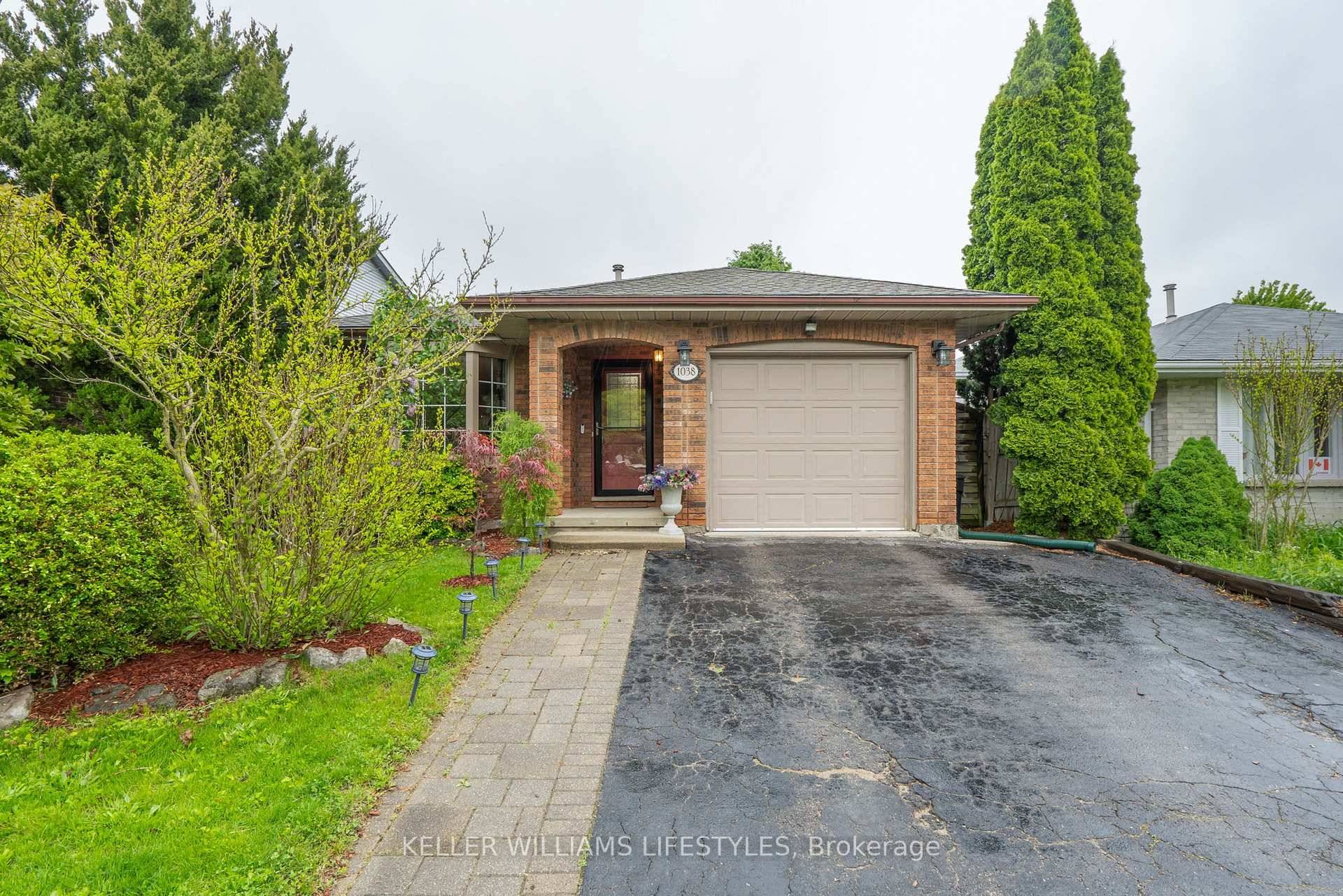 Backing onto Thistledown Park with private gate access to green space, this well kept 4 level back split offers unbeatable value in a prime North London location, just minutes from ...