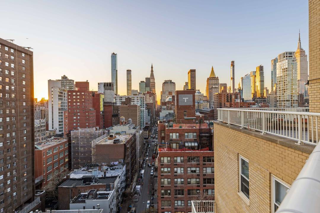 Residence 20M is a beautifully renovated, high floor, south facing, sun drenched alcove studio featuring a private terrace and an expansive, thoughtfully designed layout.