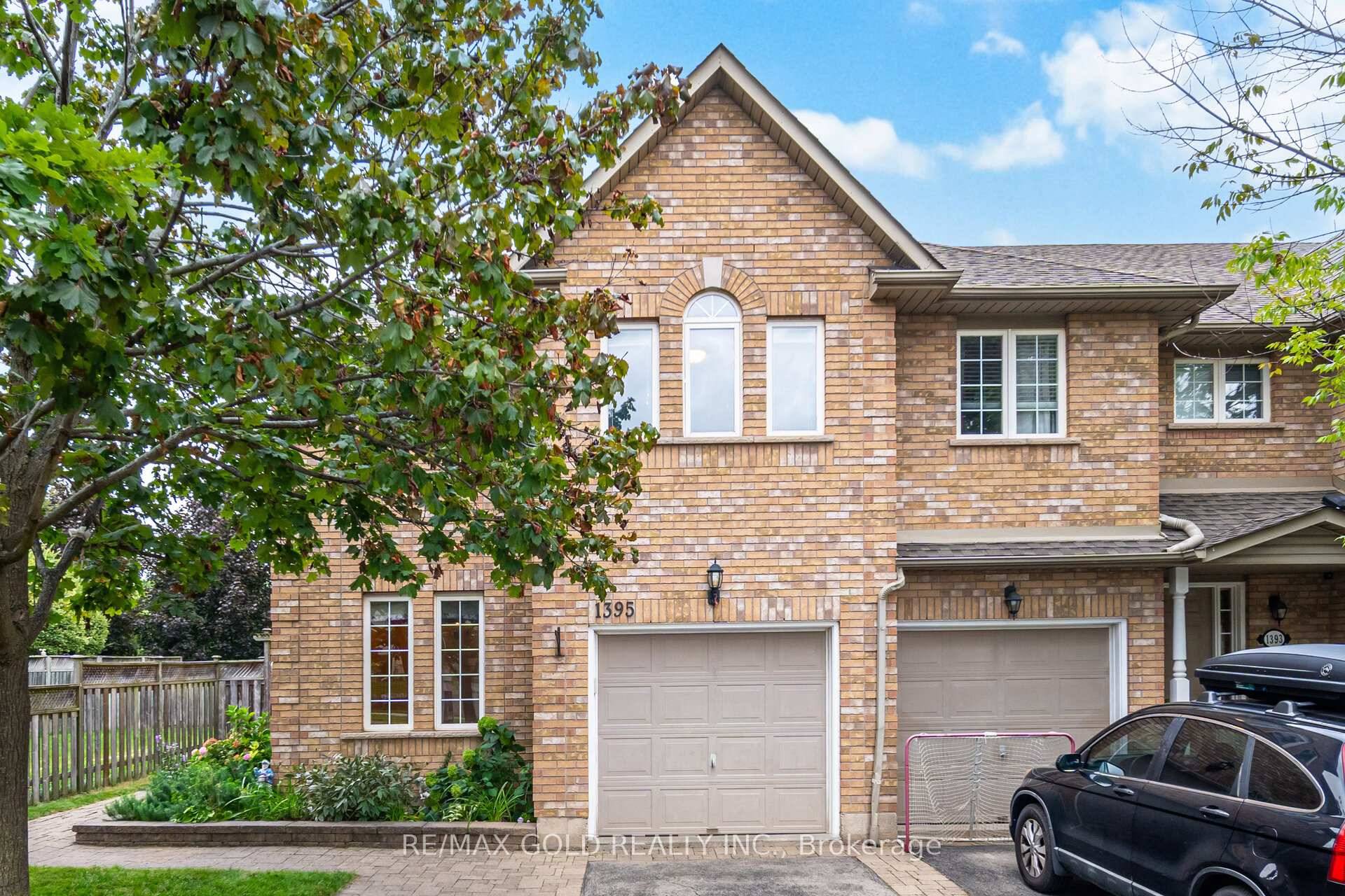 FOR Lease beautiful END UNIT town home just like a Semi detached, this home is backing onto the serene Tansley Woods Park.