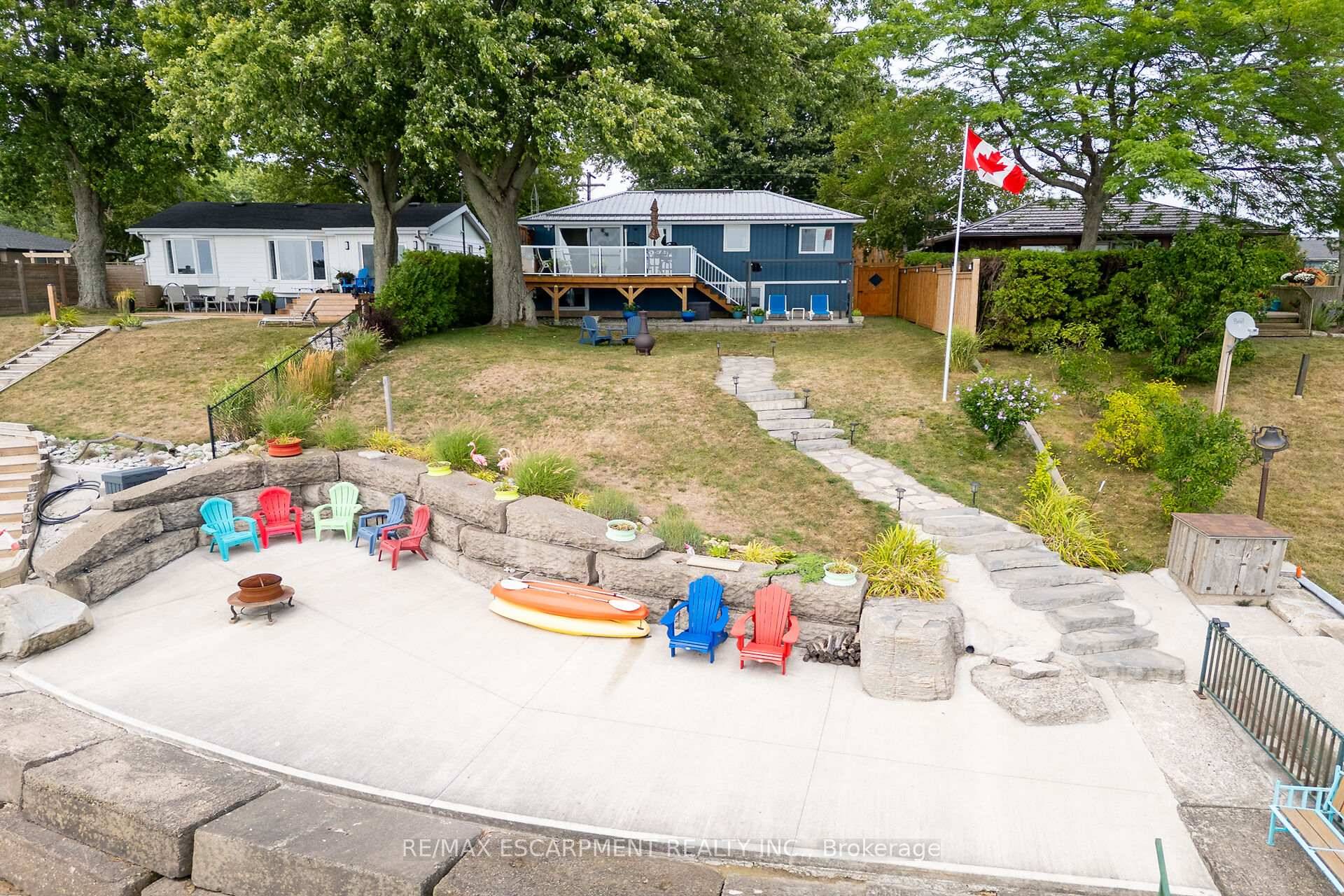 Beautifully updated L. Erie waterfront property fronting on private lane 45 55 min Hamilton 15 mins E of P.