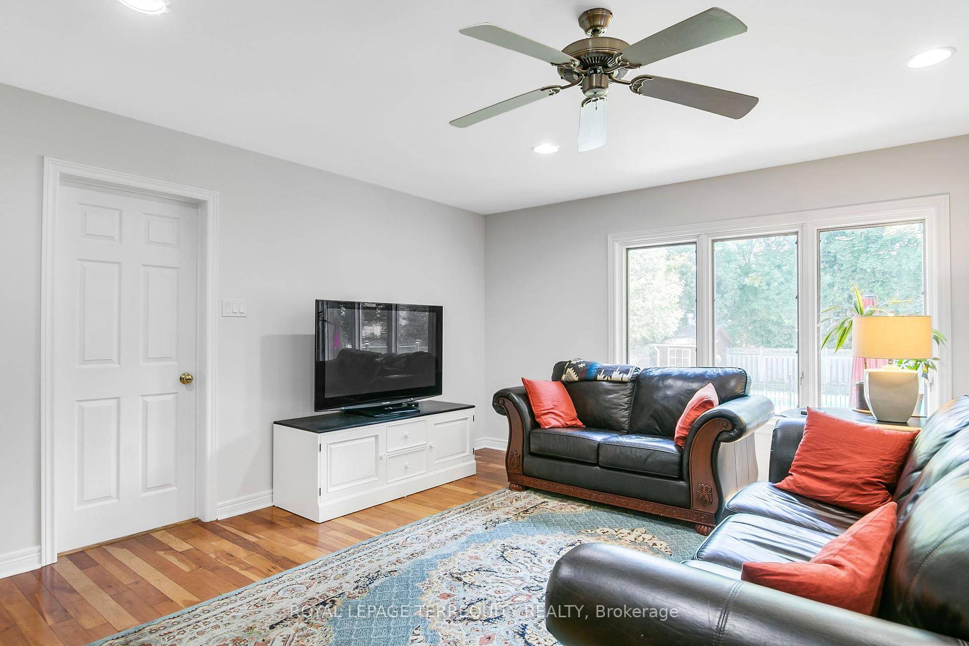 Welcome to 11 Urbandale, located in the prestigious East Newtonbrook community.