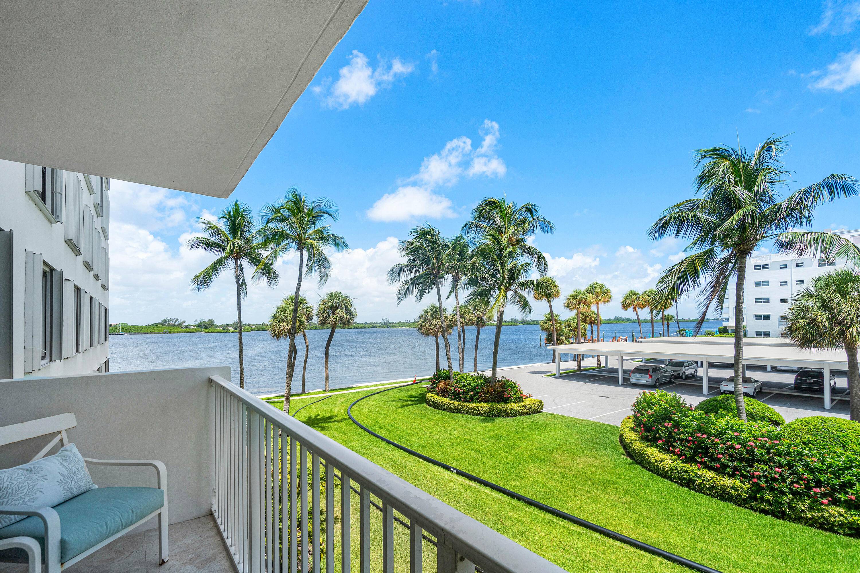 Coastal Perfection on the Intracoastal !