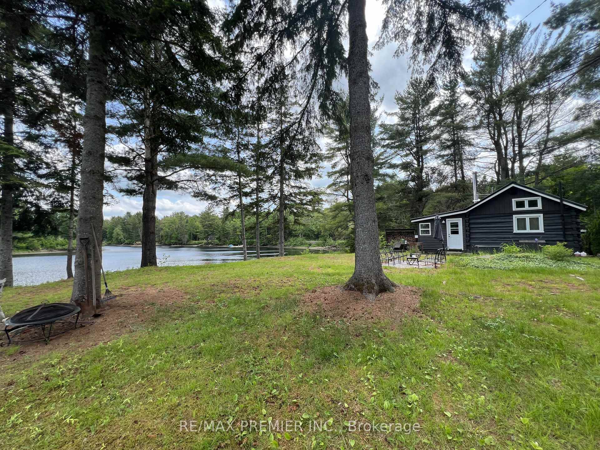 An absolute gorgeous all season lakefront cottage in Muskoka offering a breath taking view of sunrise, lakefront with calm water flow and surrounded by natures.