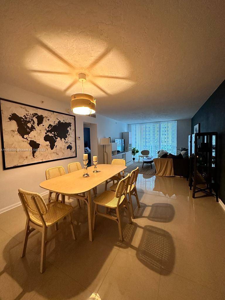 ONE BEDROOM, ONE AND A HALF BATH Spectacular recently painted fully furnished apartment, access to the beach, RENT FOR 6 MONTHS.