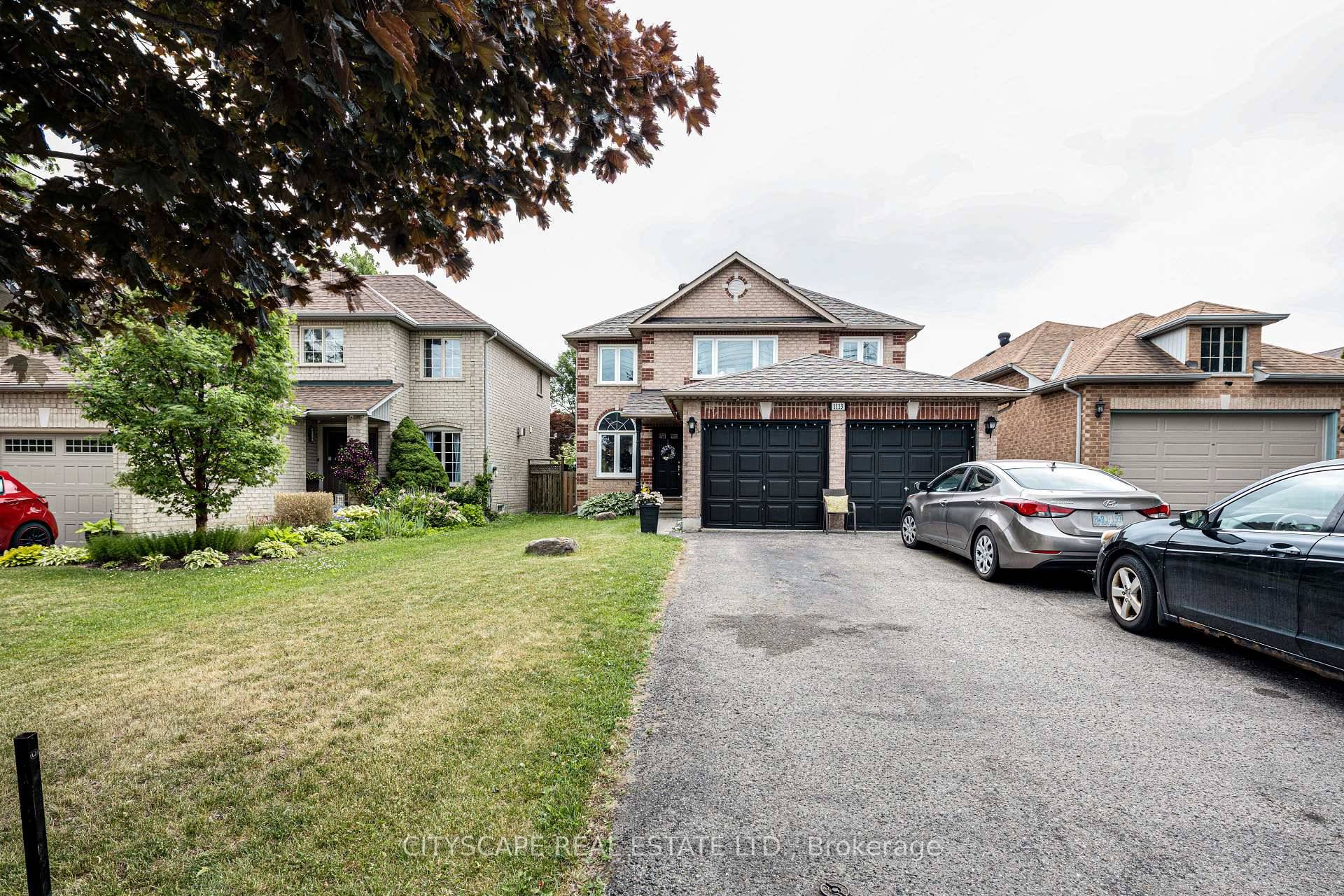 Surrounded by conservation trails amp ; nestled on a quiet cul de sac sits this executive 4 bed, 3.