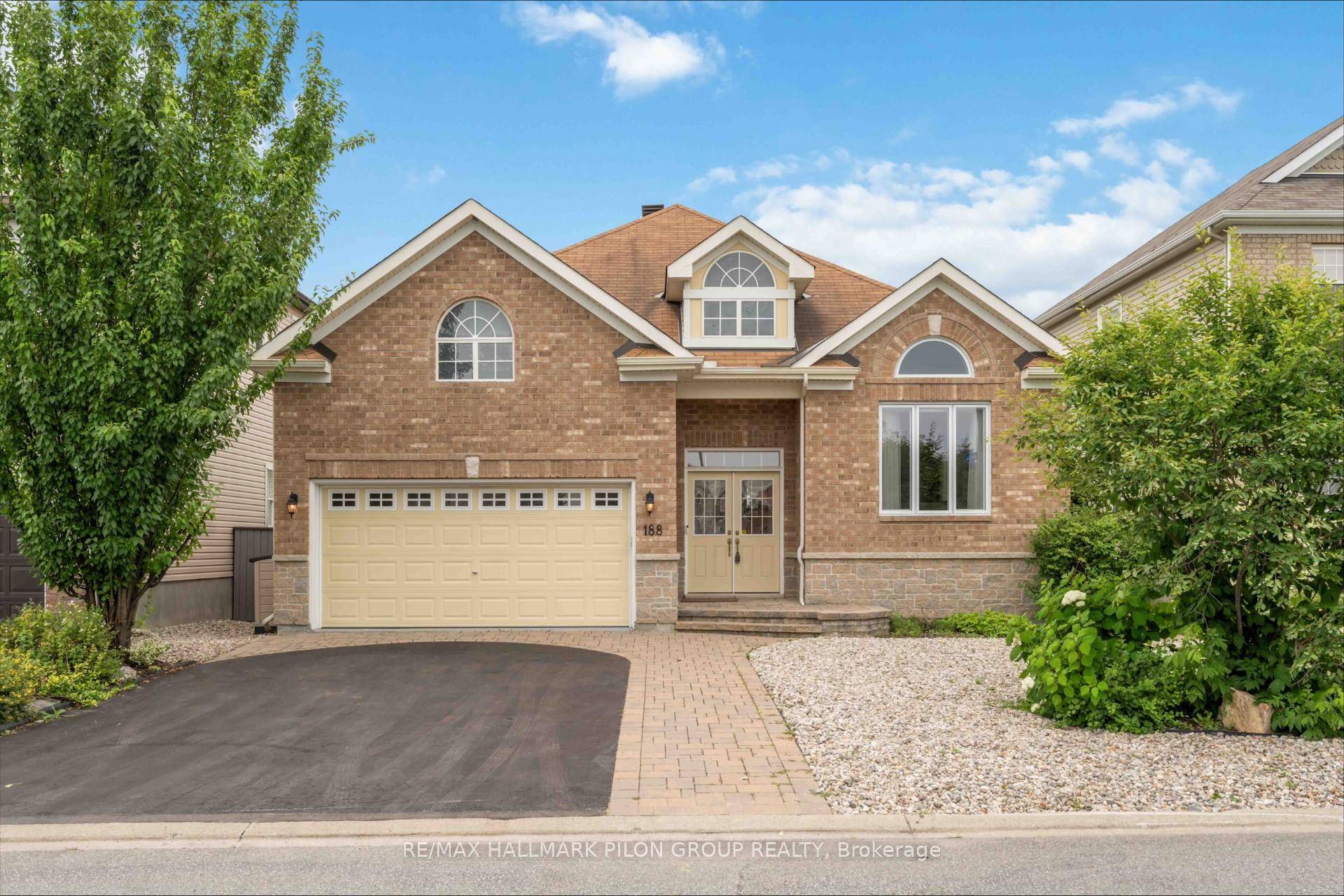 Welcome Home ! This beautiful 4 bedroom bungalow with NO REAR NEIGHBOURS is the house you've been searching for !
