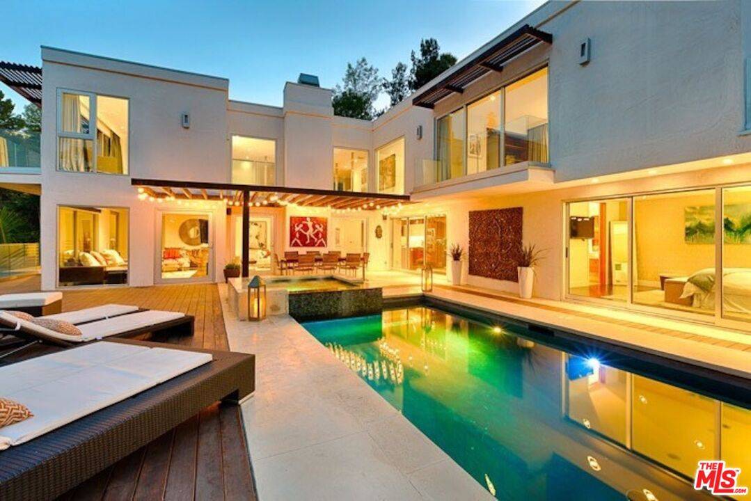 8854 Hollywood Hills Rd 4BR Hollywood Hills East La