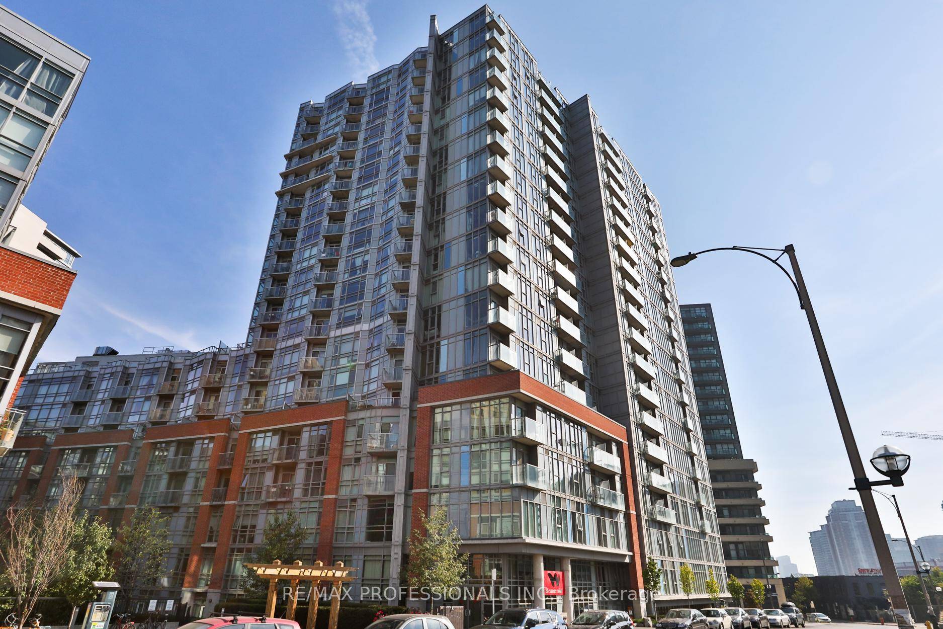 Welcome to the Westside Gallery Lofts, where industrial chic style meets unbeatable location !