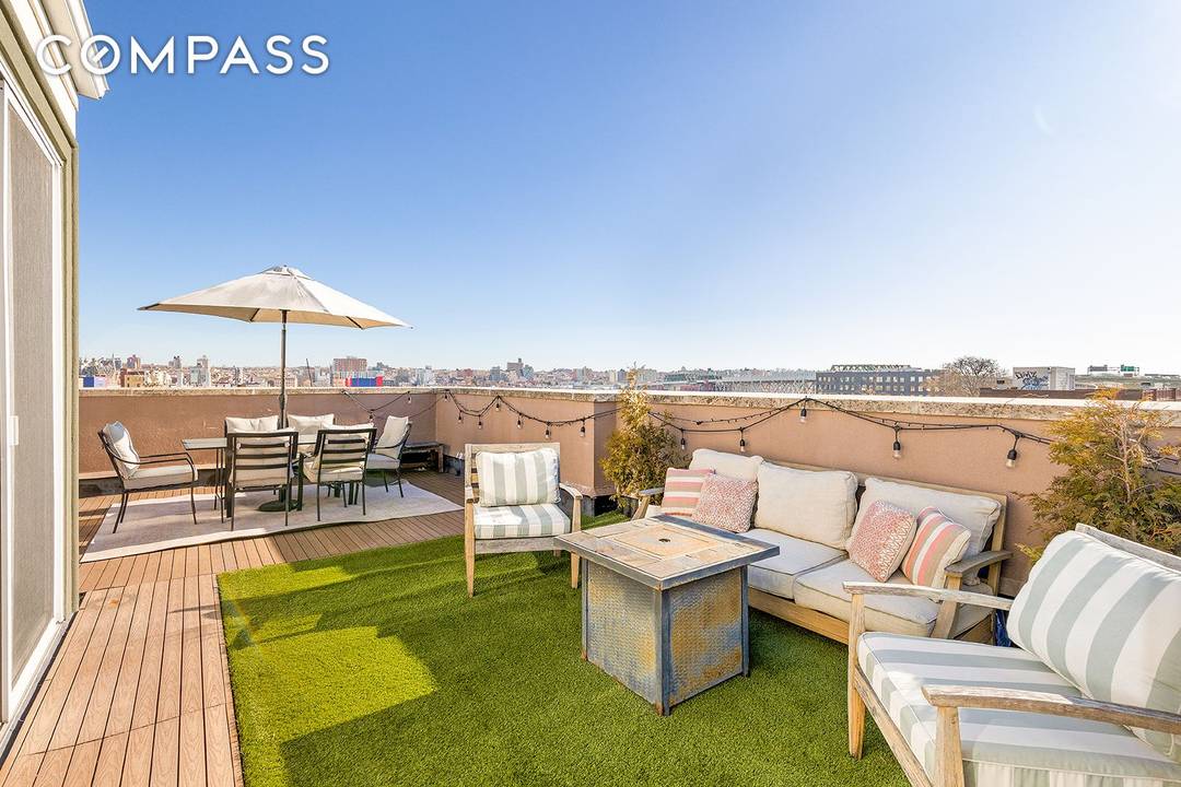 Natural light, views, huge bedrooms, and a spectacular roof deck this Carroll Gardens duplex truly has it all.