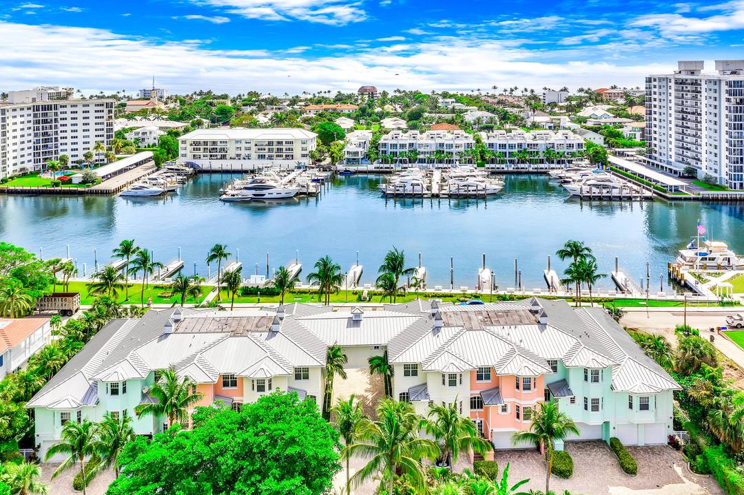 Fantastic and well appointed waterfront townhome, lives like a private residence, steps to trendy Atlantic Ave.