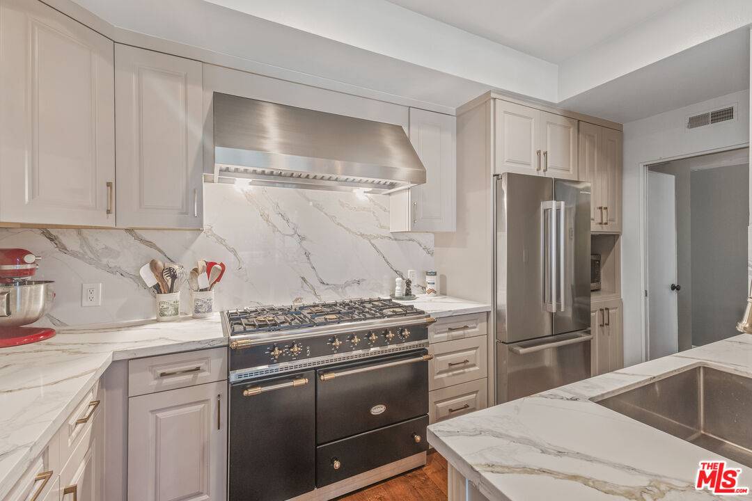 12115   San Vicente Blvd 1BR Brentwood La