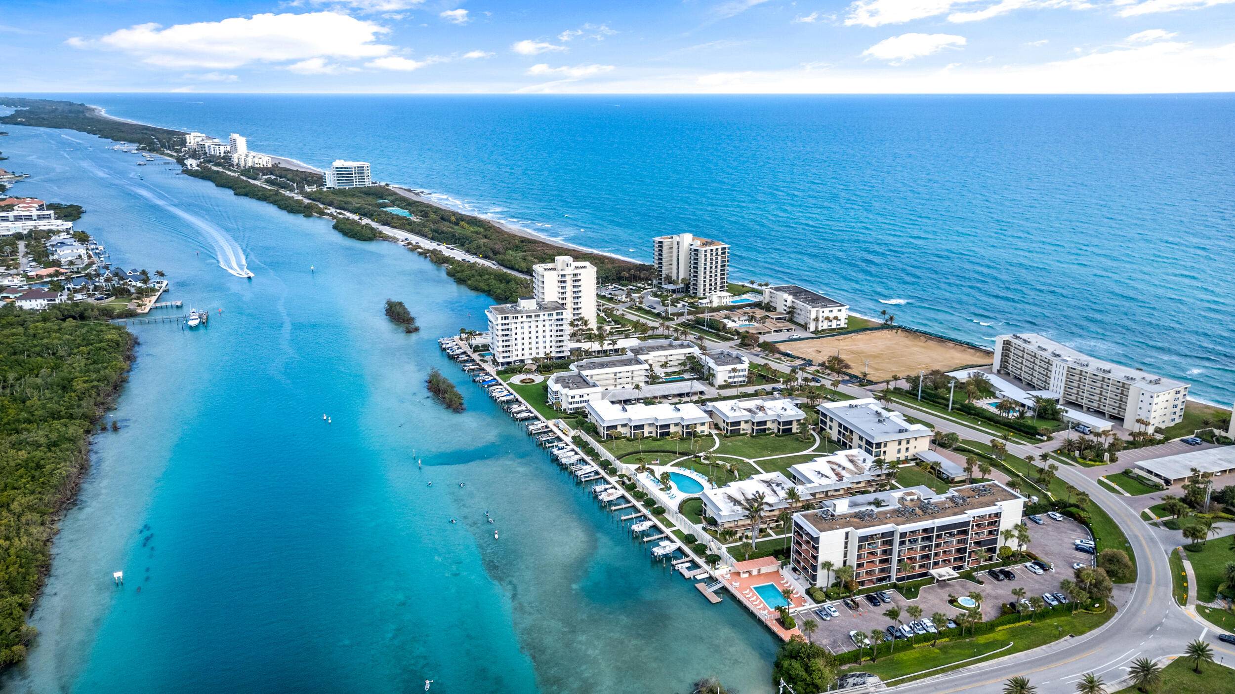 Welcome to Ocean Villas on the tranquil blue waters of Jupiter Island !