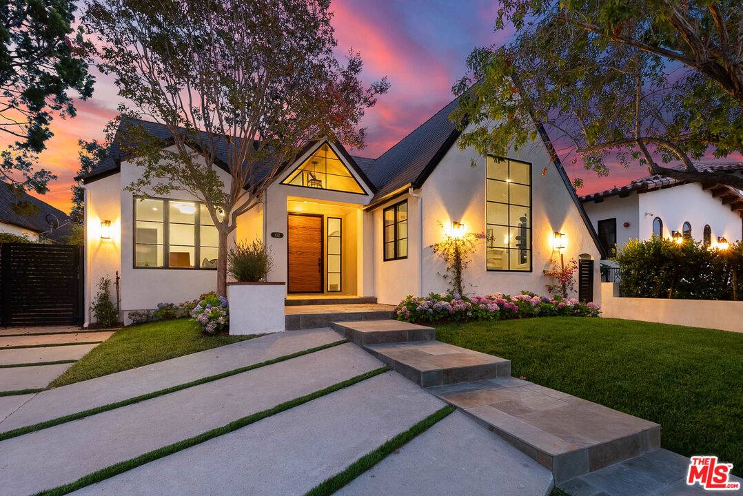 832  S Muirfield Rd 5BR Hancock Park La