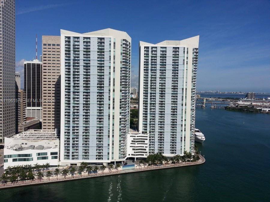 Corner unit with direct views of Bayside Park, Freedom Towner, Arena, Miami Arches, Bay and Ocean from living room.