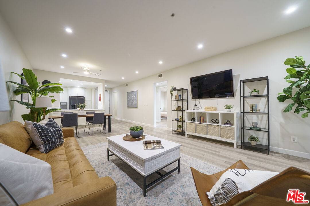 625  S Berendo St 2BR Hancock Park La