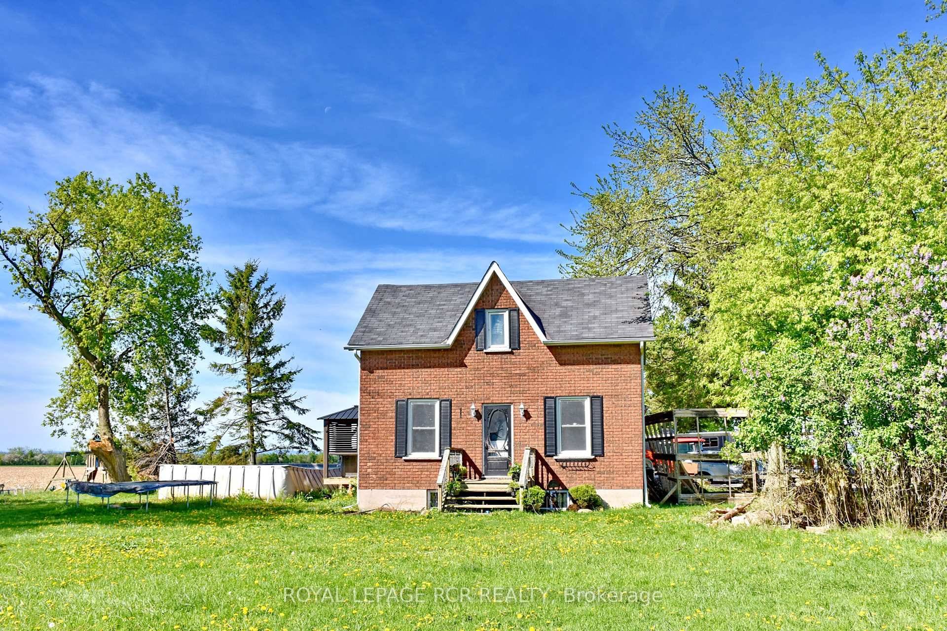 All brick 1 1 2 storey home offering just over 1300sqft of above grade living space and is situated on just over a 1 acre lot which is perfect for ...