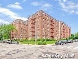 Sunny and Specious One BR apt in Kew Gardens.