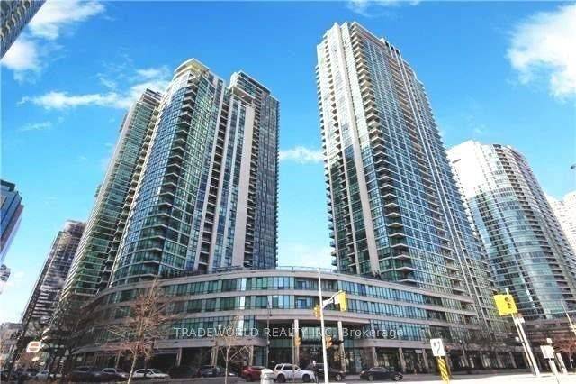 Pinnacle Centre Located In The Heart Of The City Bright and Practical 1 Bedroom Den Layout With 2 Washrooms Open Balcony Viewing Beautiful Lake Ontario and Dynamic City Activities Generous ...