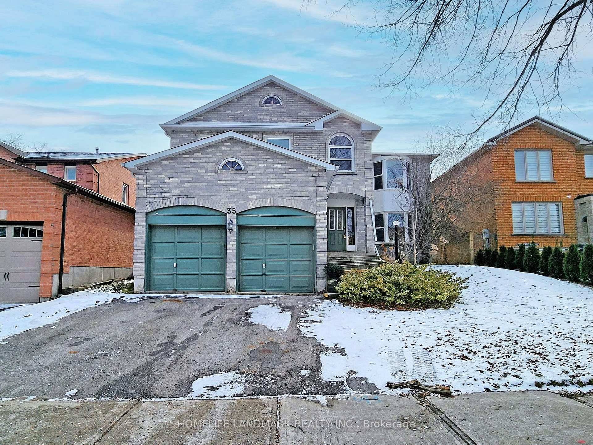 Elegant 4 Bedroom Family Home in Prestigious AuroraBoasting over 3, 000 sqft of thoughtfully designed living space, this home has been freshly painted with modern pot lights illuminating every corner.