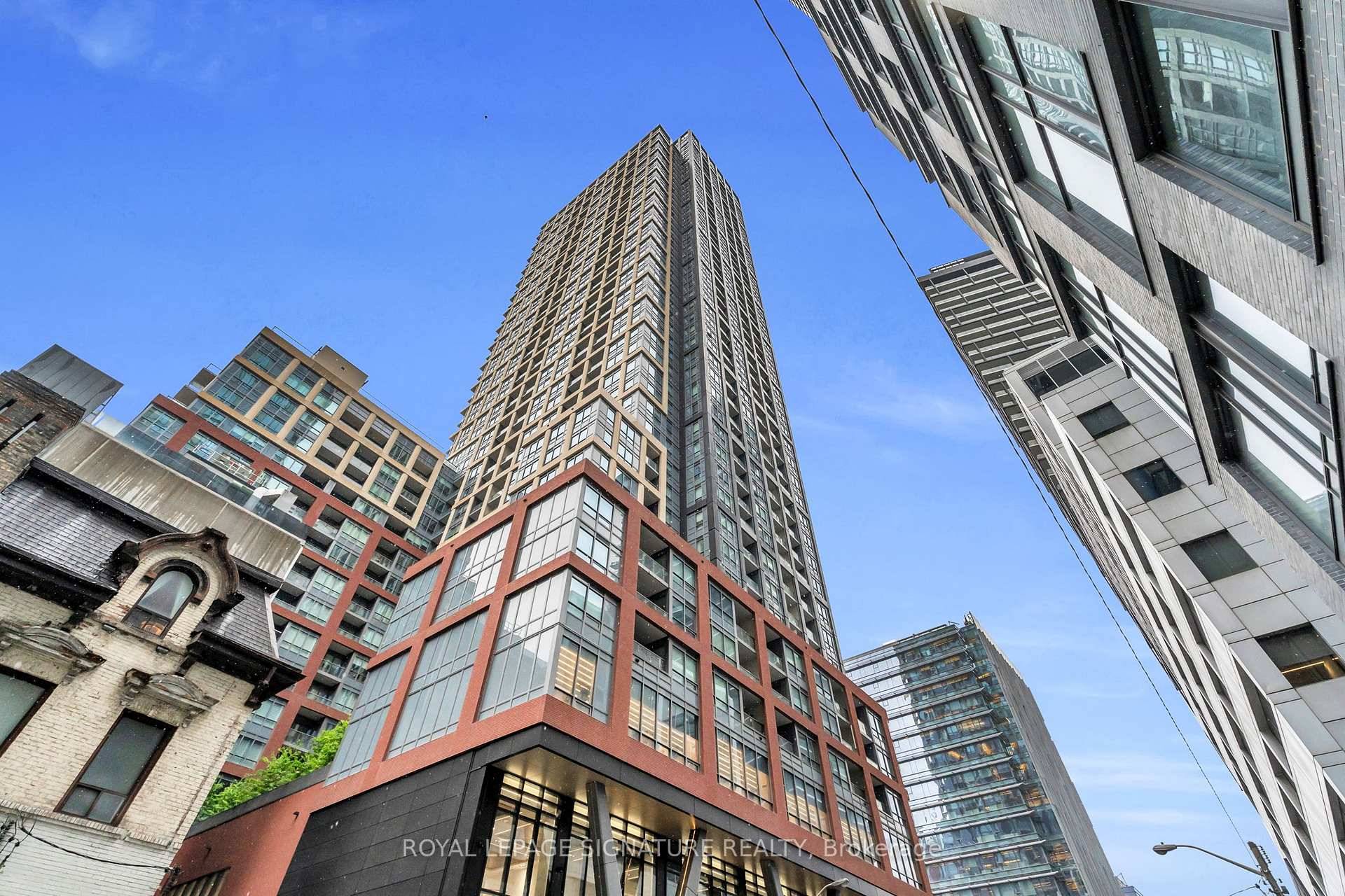 Welcome to sophisticated city living in the heart of downtown Toronto.