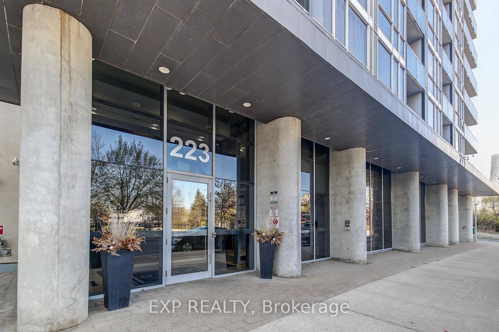 Welcome to this sun filled corner suite in the highly sought after Onyx Condos !