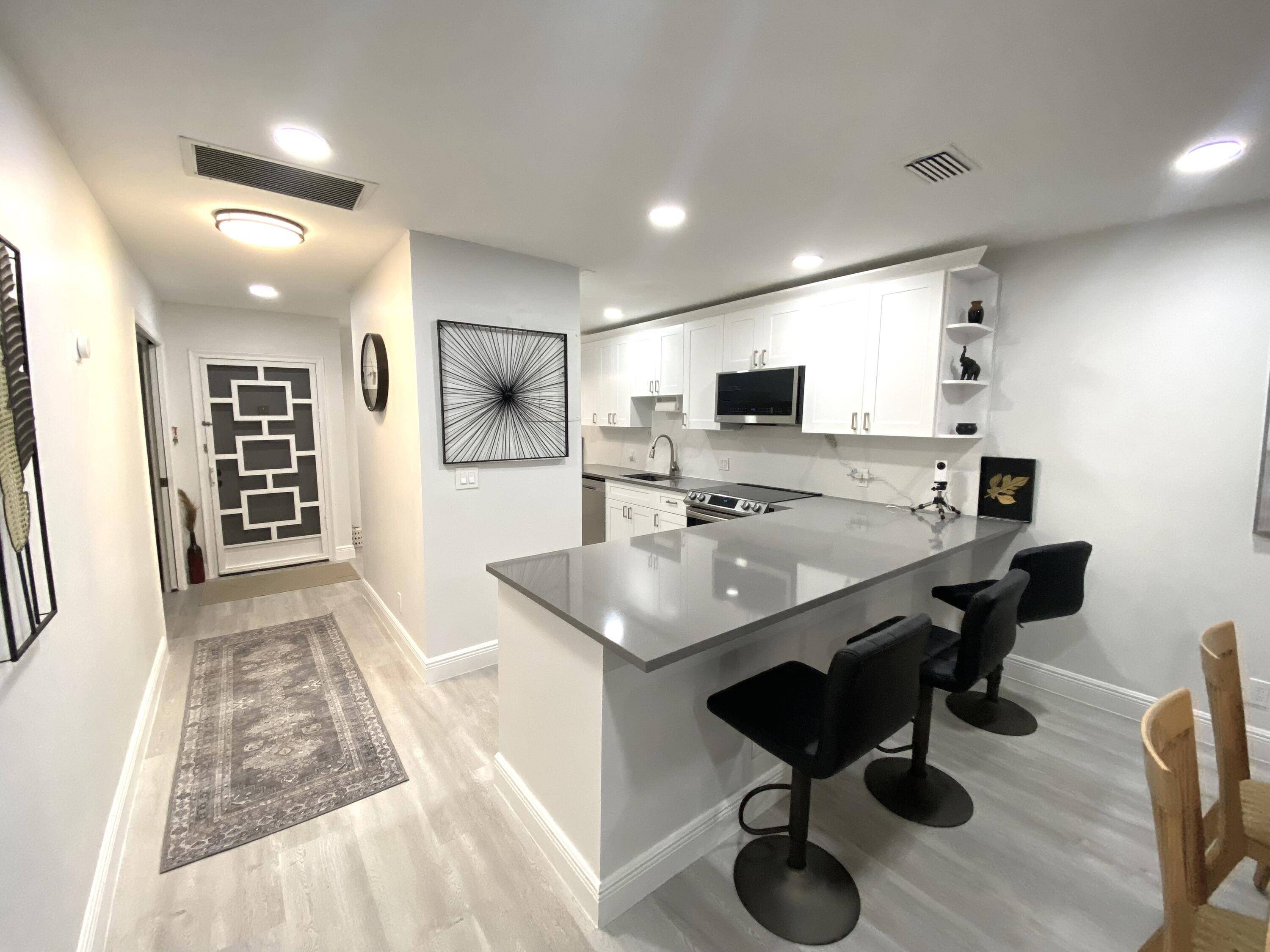 PINES OF DELRAY WEST Outstanding Renovation !