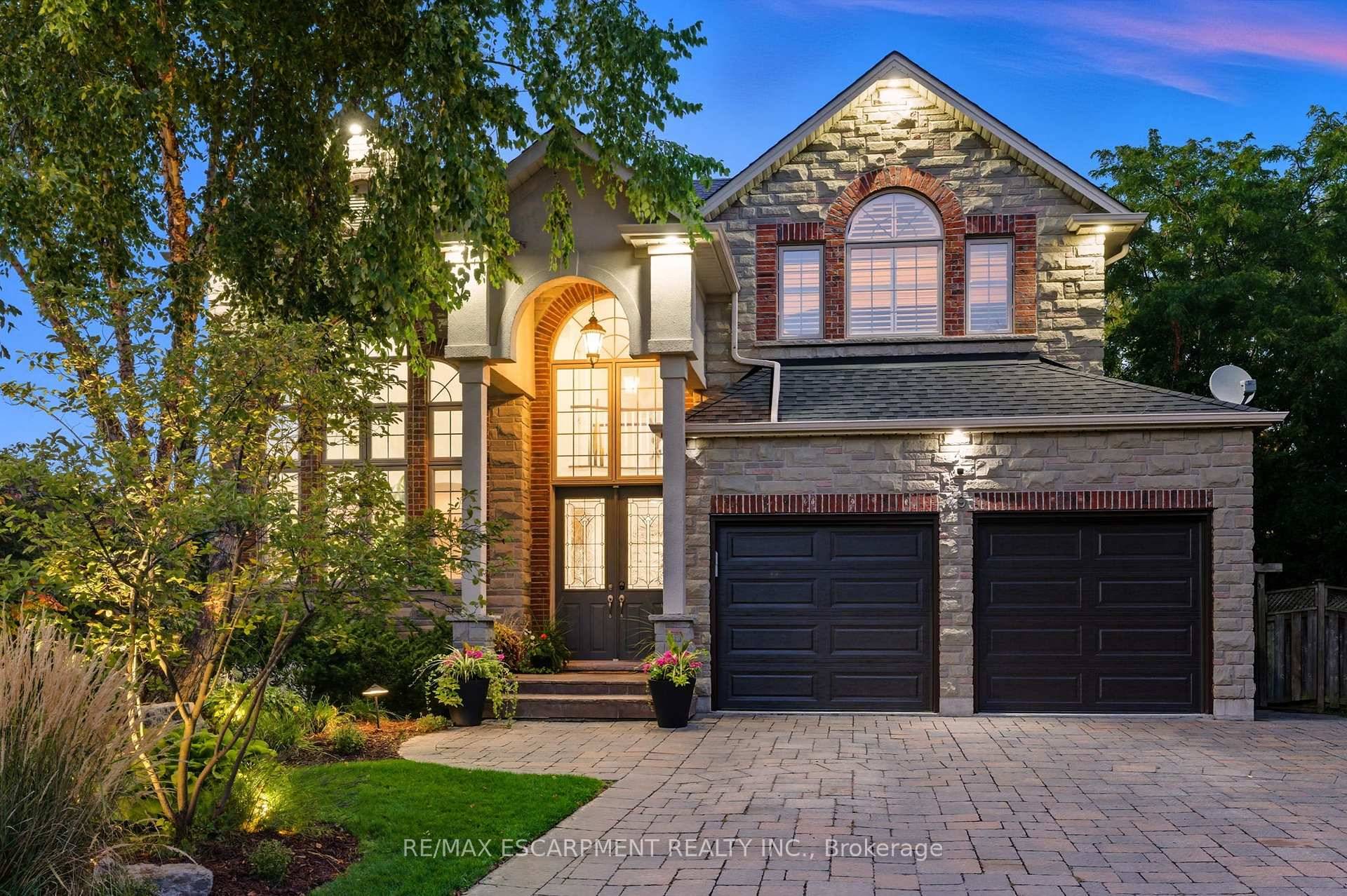Welcome home to the Heart of Commando Court !
