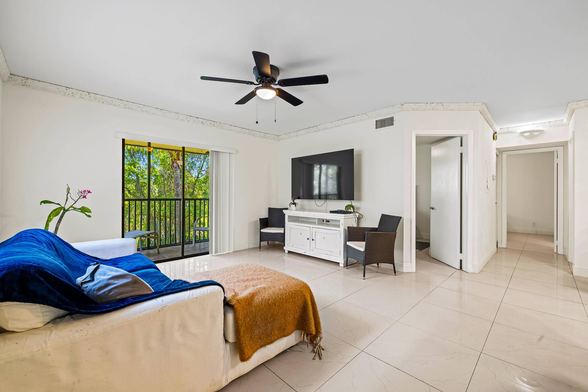 Great condo value and location in the heart of Deerfield Beach.