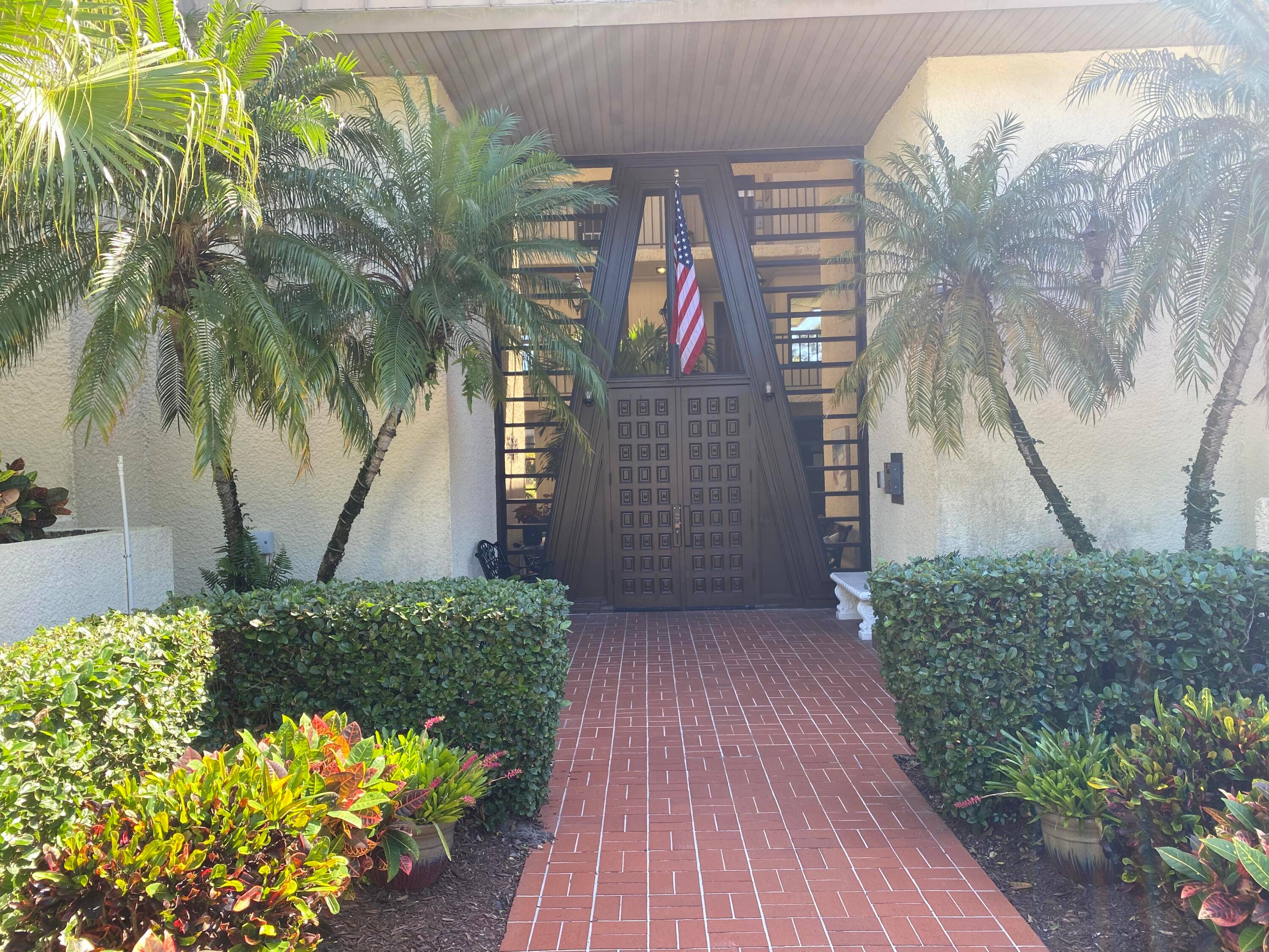 Beautiful well maintained condo located in very active 55 Conquistador Community.