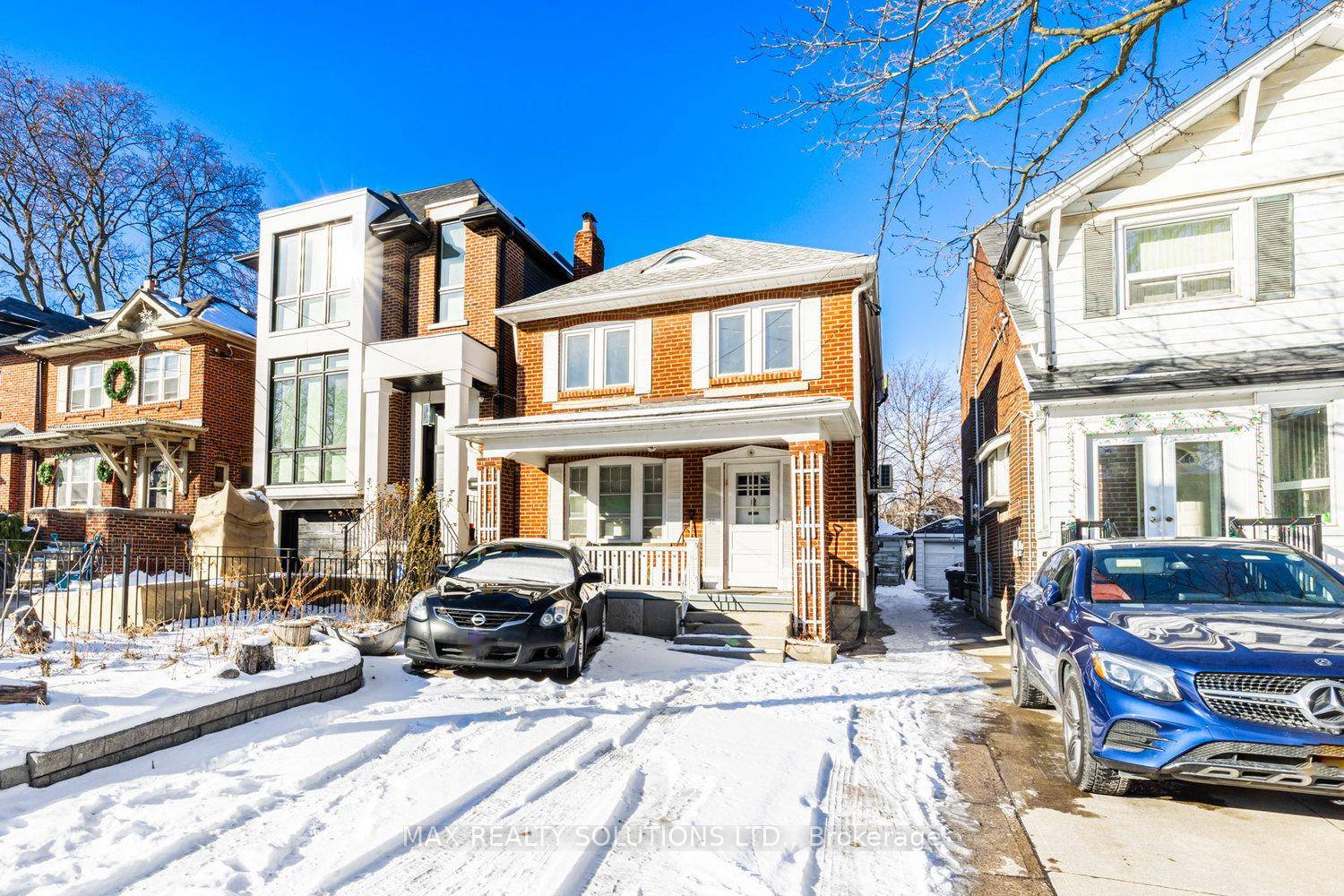 This beautifully renovated apartment features Brand new flooring, kitchen, and washroomFreshly painted walls, Stainless steel appliances, Laminate flooring throughout, Ensuite laundry for convenience, Enjoy a private balcony at the back ...